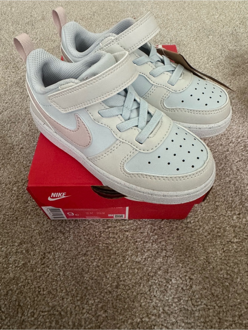 New in box Nike court borough girls size 9 - white/light pink